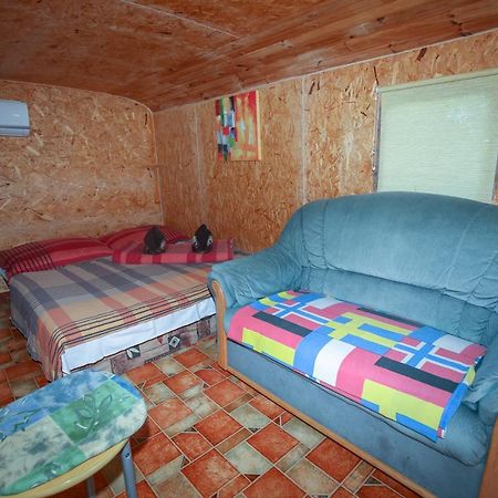 Karavan Štúrovo Exteriör bild