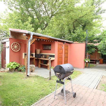 Karavan Štúrovo Exteriör bild