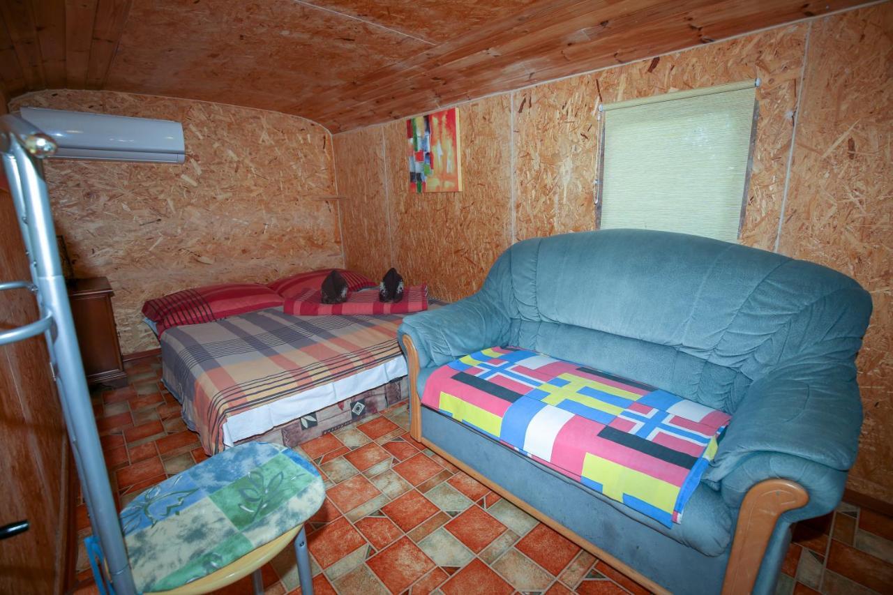 Karavan Štúrovo Exteriör bild