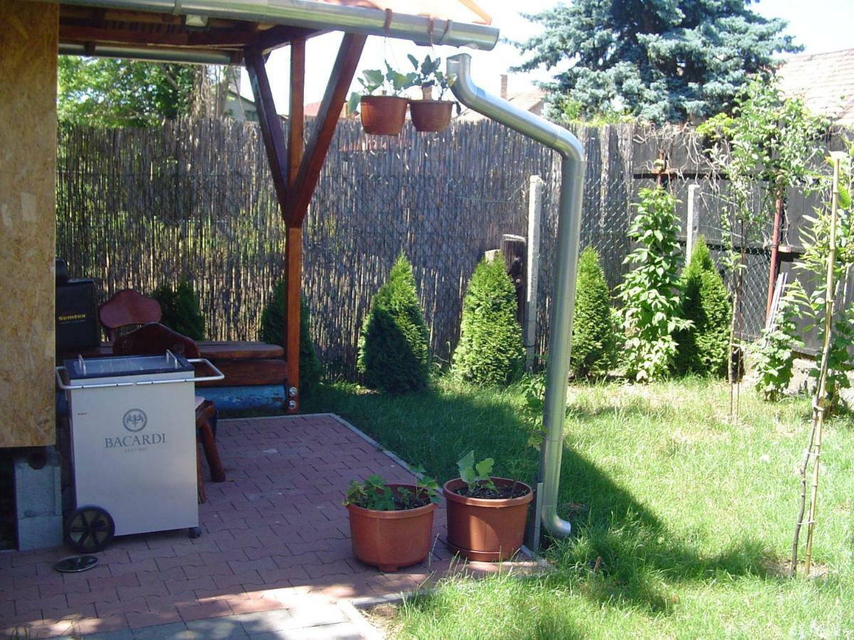 Karavan Štúrovo Exteriör bild