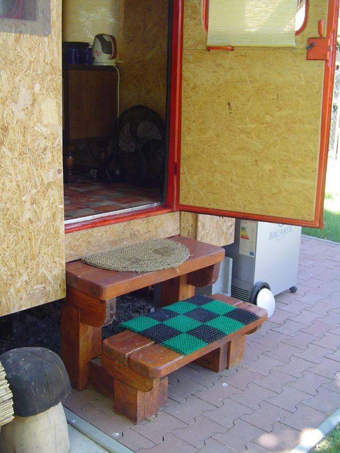 Karavan Štúrovo Exteriör bild
