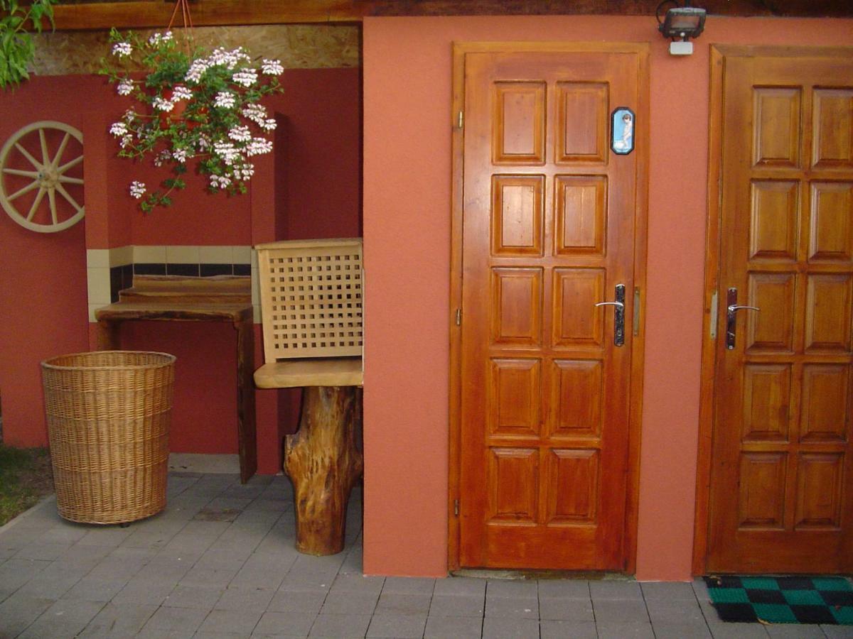 Karavan Štúrovo Exteriör bild