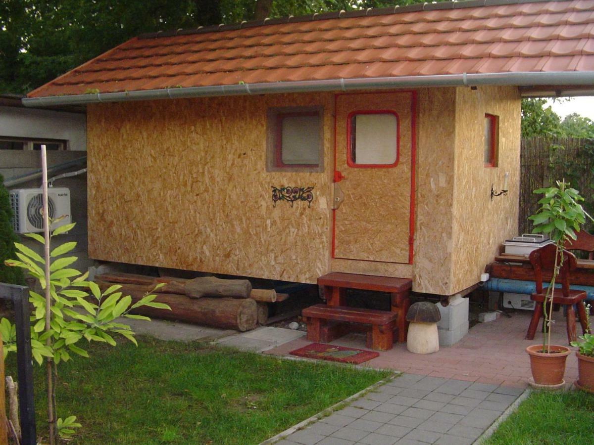Karavan Štúrovo Exteriör bild